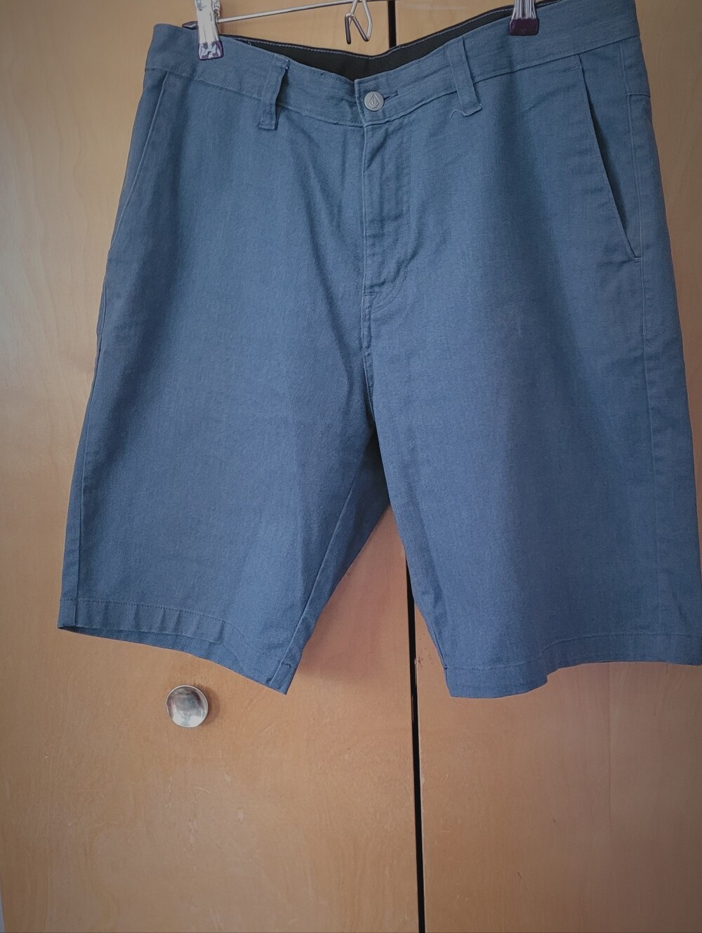 VOLCOM  Men's Shorts Size 34